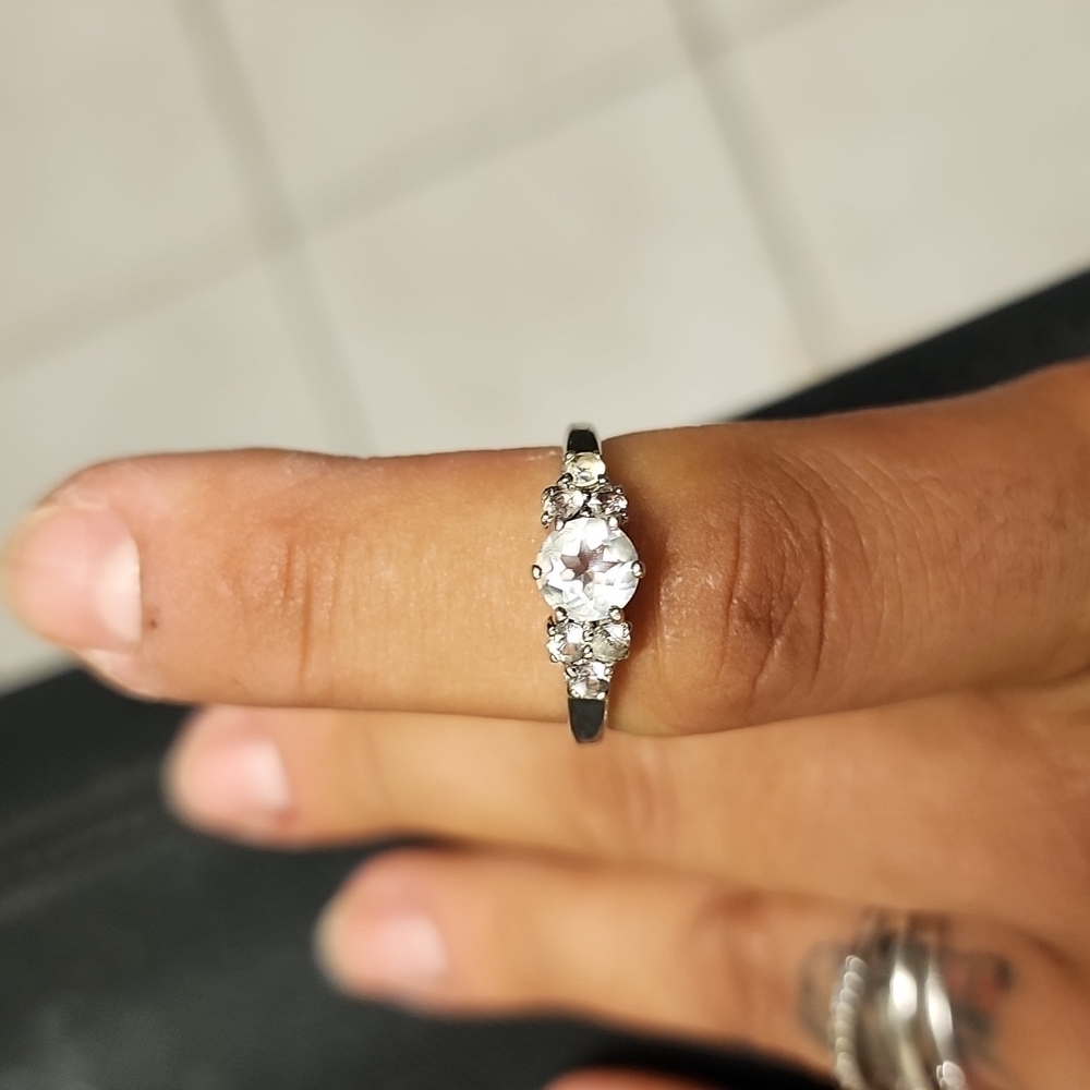 Engagement ring - Picture 6 of 6